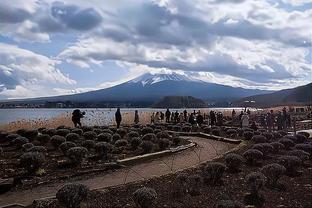 下半场顶替浓眉首发！海斯5中3得到7分12板